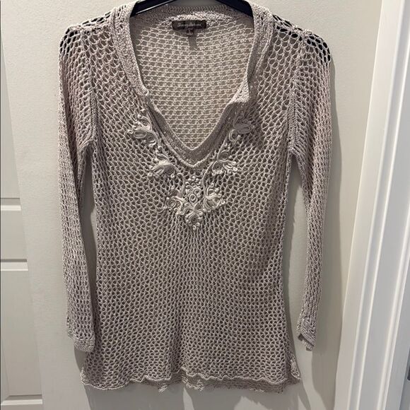 Tommy Bahama Tan Crochet Knit Blouse size small - Picture 1 of 9